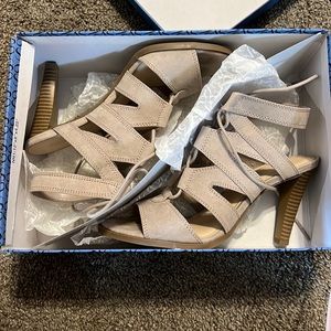 Womens tan heels